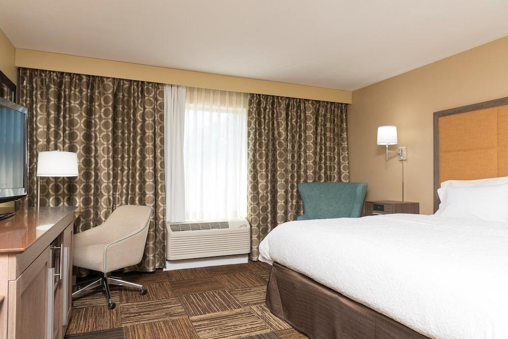 Hampton & Hotel