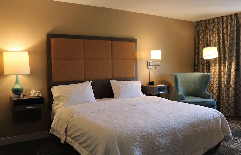 Hampton & Hotel 3*