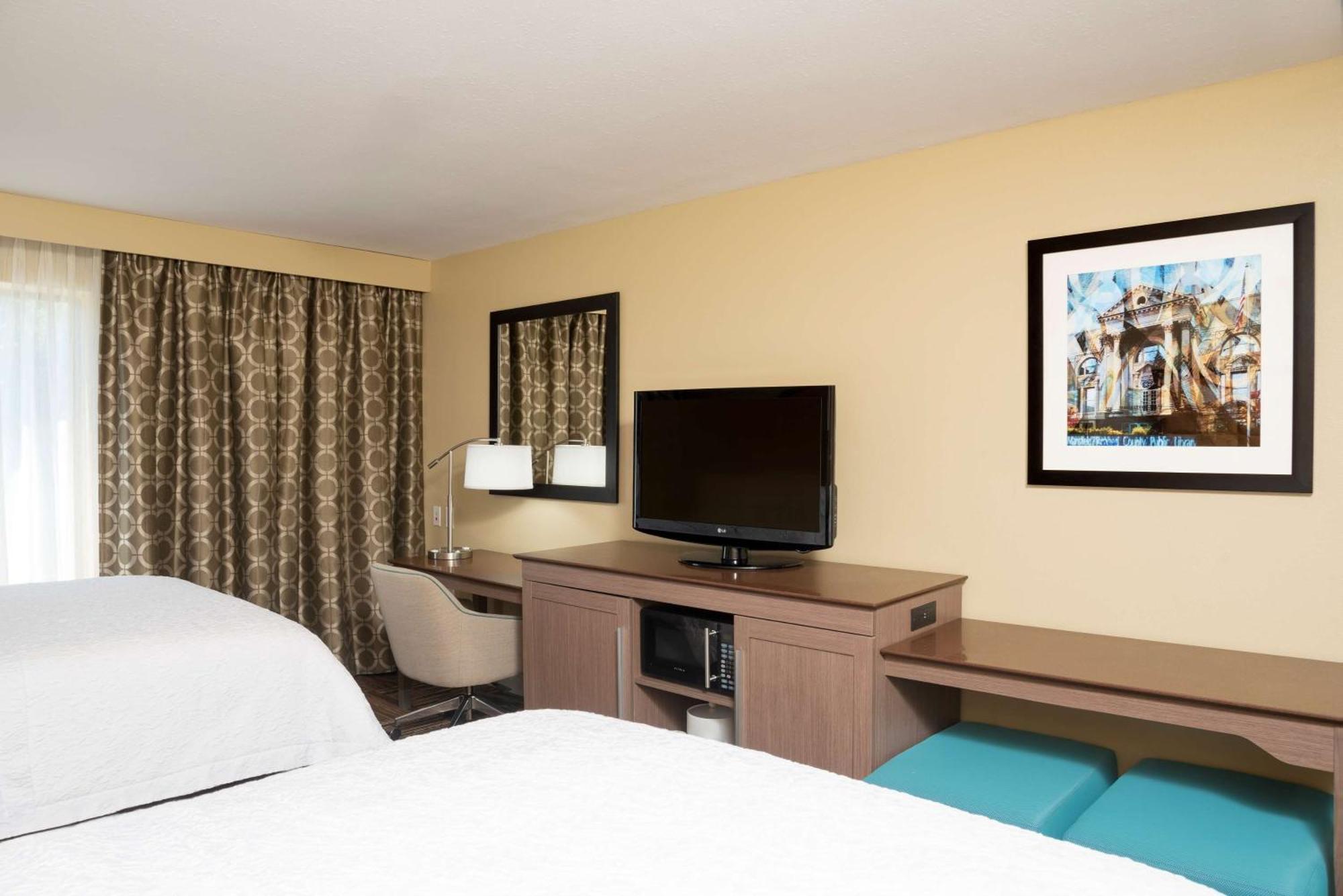 Hampton & Hotel 3*